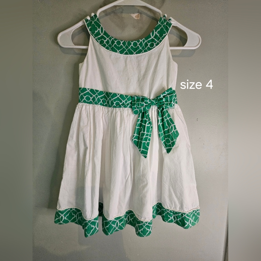 Girls dress with green trim, size 4